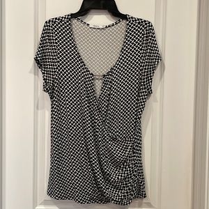 Ladies short sleeve top.